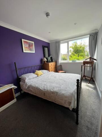 Stayinwoking At 30 Woodlands Horsell 외부 사진