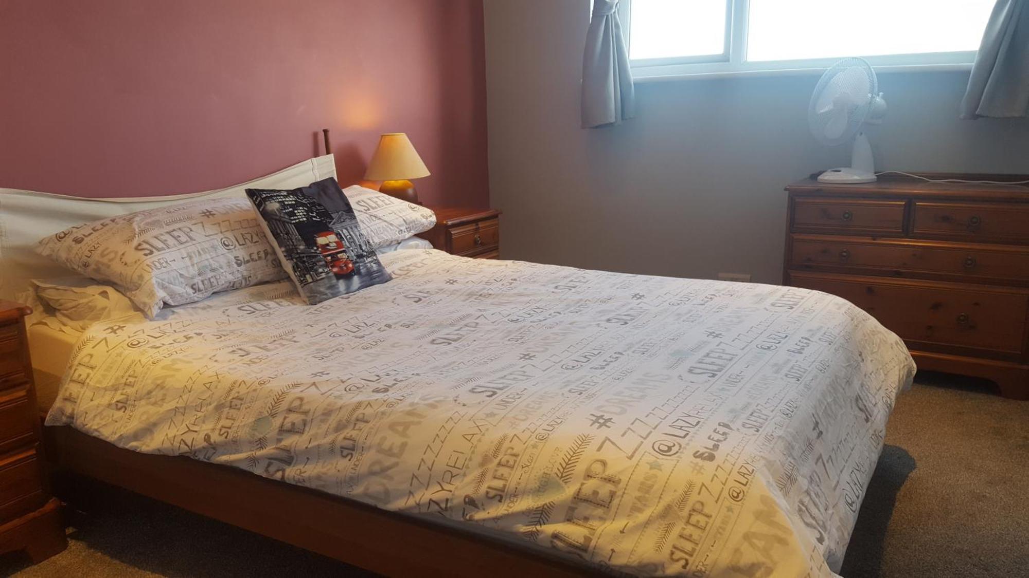 Stayinwoking At 30 Woodlands Horsell 외부 사진